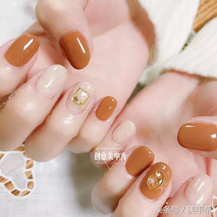 焦糖色美甲显白还是显黑,焦糖色系美甲