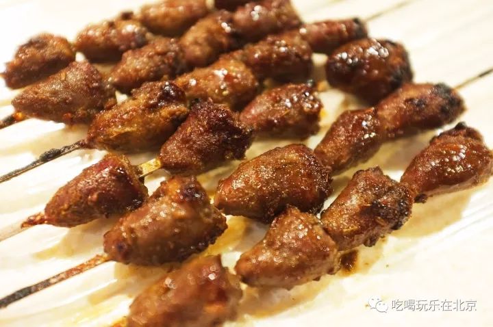 老顾客一直追寻的12年烤串老店,这家烤串生意如此火爆