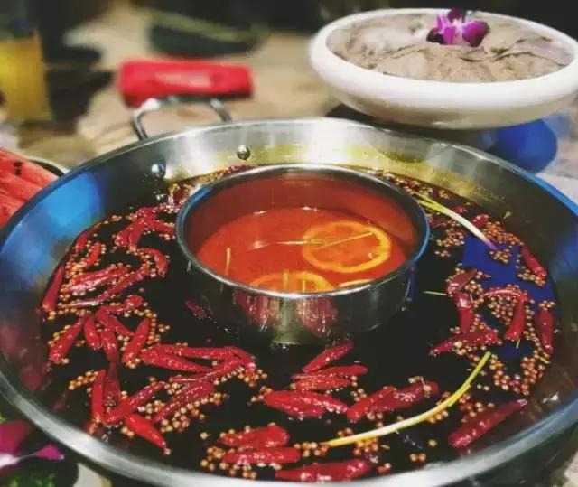 大连有一家特别的火锅店,大连适合去吃的平价火锅店