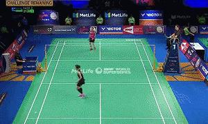 羽毛球单打比赛对手杀斜线怎么防,羽毛球双打封网封直线还是斜线