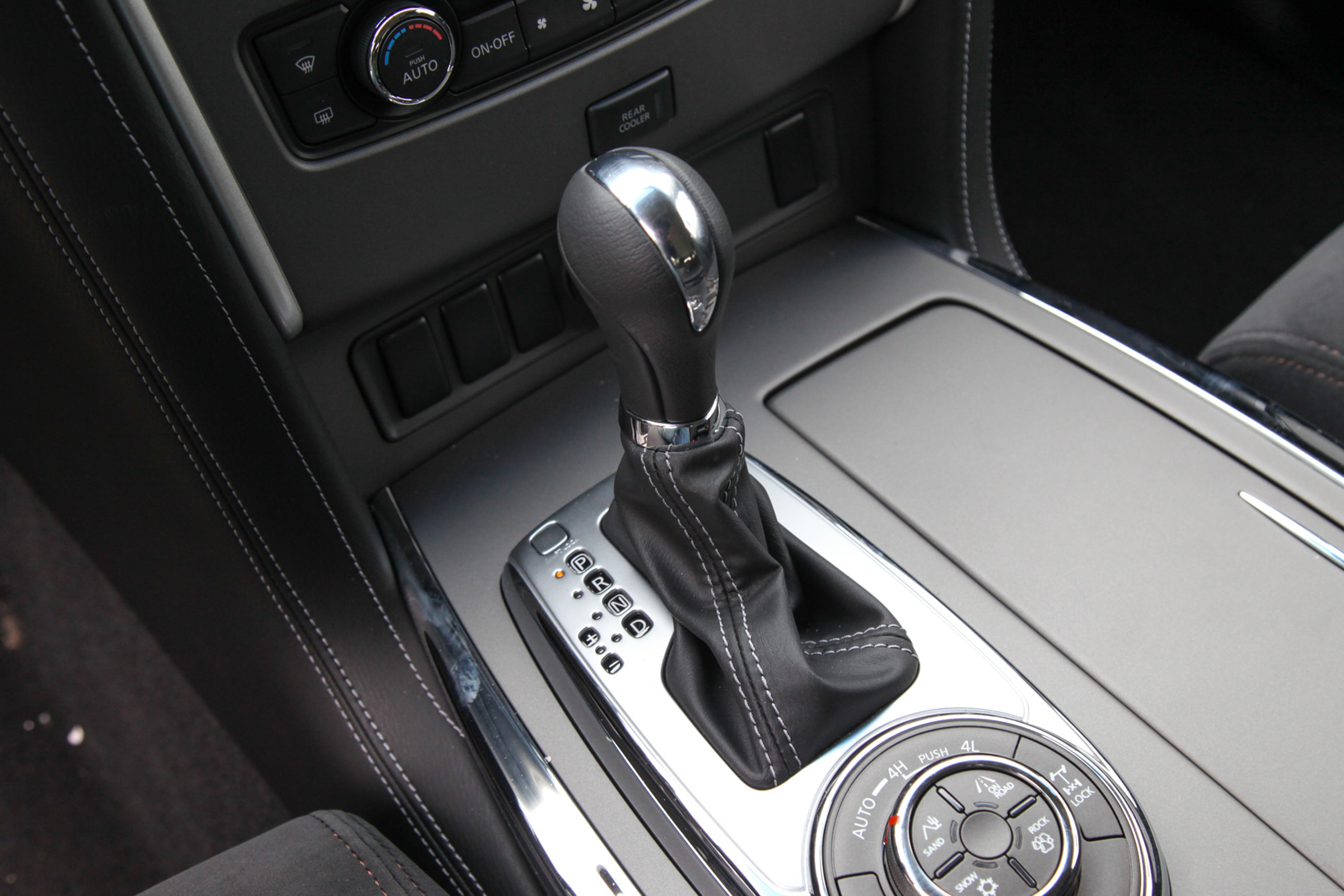 日产途乐4.0铂金版陆巡,日产途乐四驱越野不输牧马人