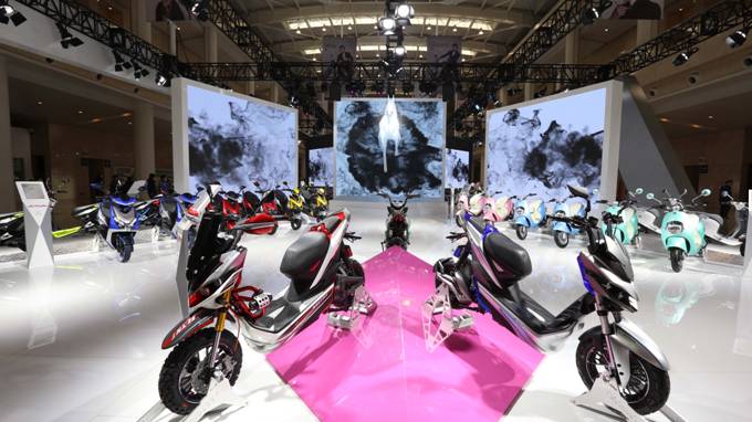 千军万马英雄道爱玛电动车全面领跑