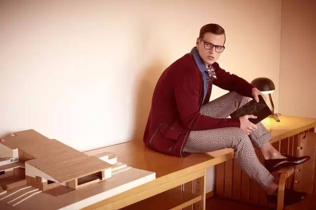 成都男人骚不骚,请看他的包