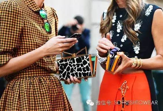 买钱包还是卡包,chanel链条钱包好买吗