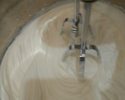 雀巢奶油裱花能放多久,雀巢奶油打发后裱花还是不行