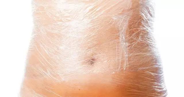 保鲜膜包着减肥有用吗,保鲜膜裹在肚子上真的可以减肥吗