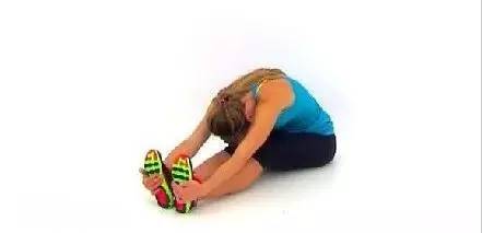 拉伸小腿最有效的动作,最简单的拉伸小腿动作