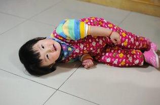 夫妻带孩子回家祭祖，回来发现孩子竟然中邪了，但医生却这样说