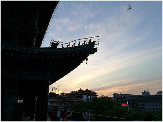 流滑得让你爱不释手荣耀V8全面评测