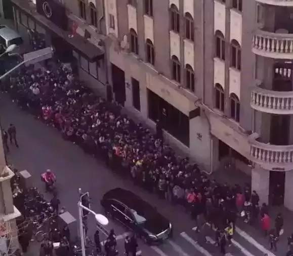 一双球鞋从一元到3万元,天价球鞋有这么一双足以让人眼红