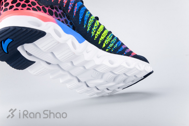 安踏能量环呼吸跑鞋清风徐来亦未来