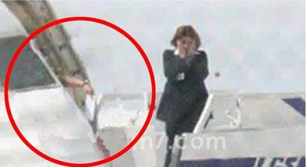 为了见前妻一面,他劫了一架飞机,现实比电影精彩