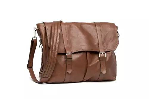 你和阳光暖男只差一个邮差包的距离