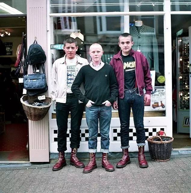 马丁靴怎么才能穿的更好看,什么版型的马丁靴适合脚宽人穿