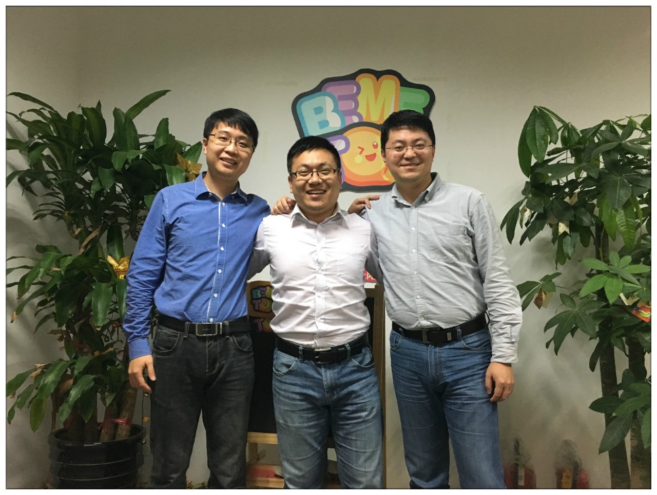 宝宝买了玩具,给宝宝买了一个会说话的玩具