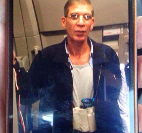 为了见前妻一面,他劫了一架飞机,现实比电影精彩