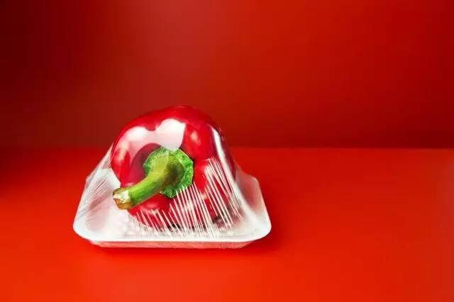 保鲜膜包着减肥有用吗,保鲜膜裹在肚子上真的可以减肥吗