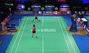 羽毛球单打比赛对手杀斜线怎么防,羽毛球双打封网封直线还是斜线