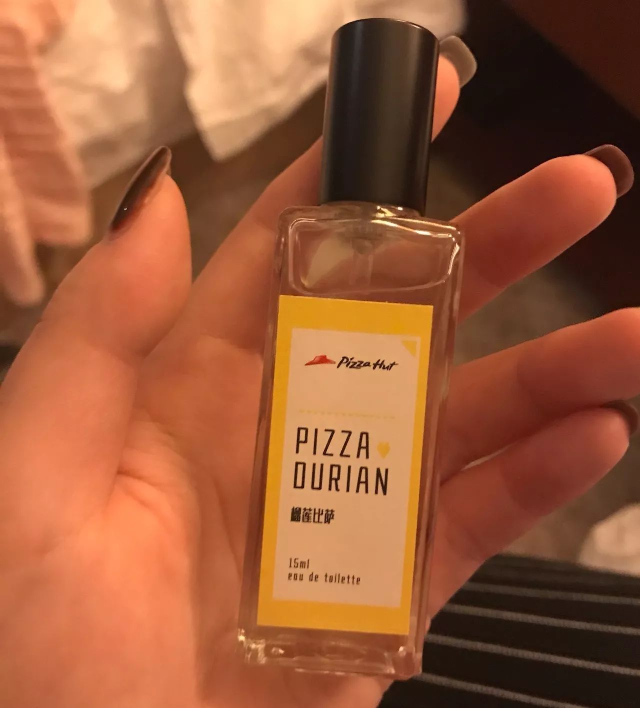 我以为必胜客的秀上全是行走的披萨，没想到却被美到……