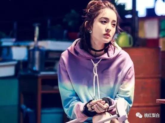 带货女王娜扎江疏影隔空示爱,真姐妹还是“塑料花姐妹情”?