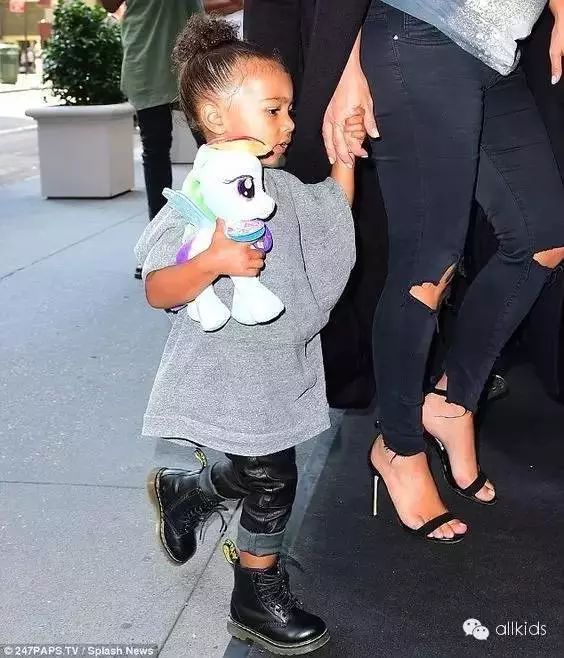 drmartens马丁靴virginia,drmartens马丁靴怎么搭配