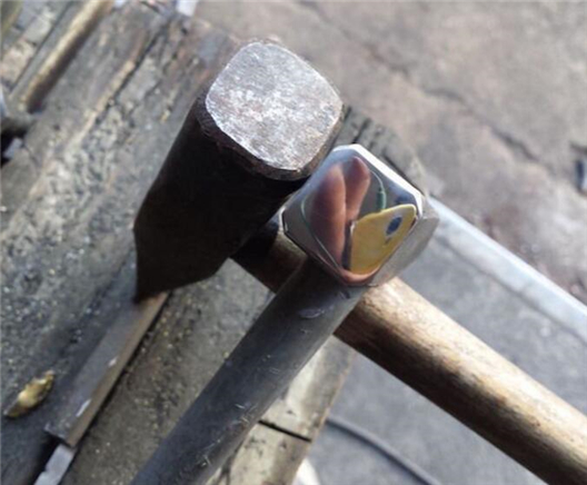 高跟鞋尖头被狗咬坏了怎么补,高跟鞋被狗狗咬了能修复吗