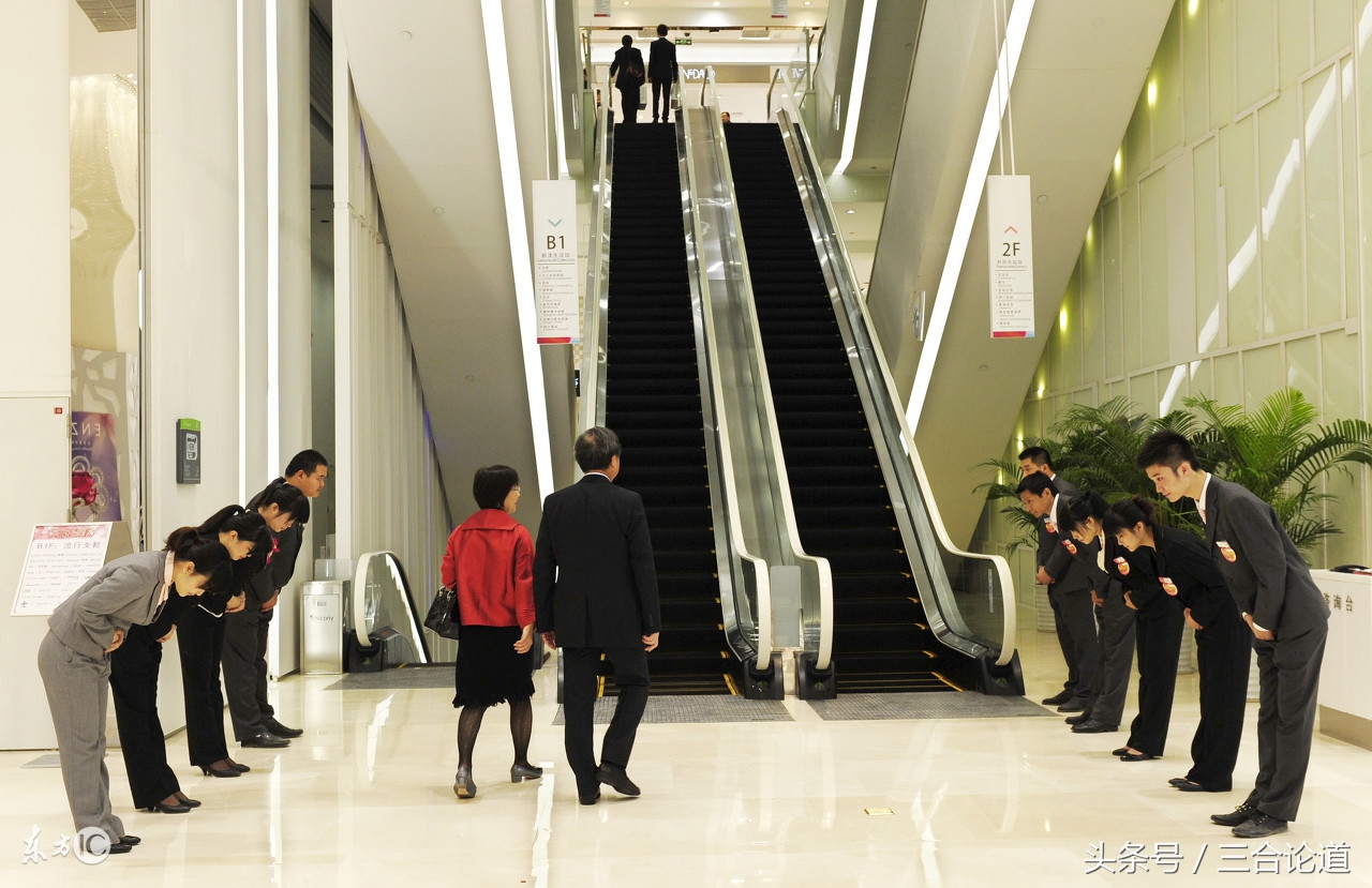职场中不能不懂的握手礼仪、电梯礼仪、名片礼仪，不懂的赶紧补上