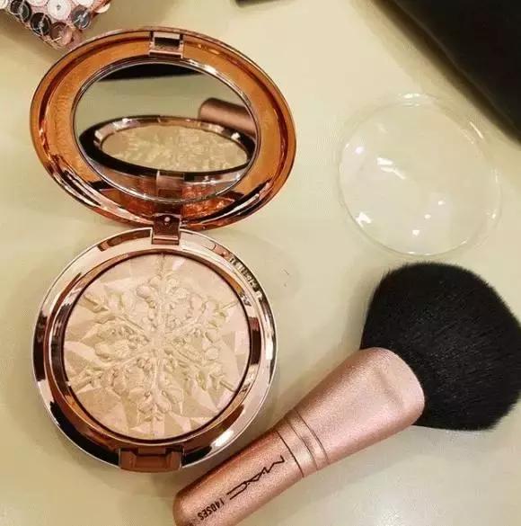 mac限量口红为什么比经典款便宜,mac口红这么便宜你心动了吗