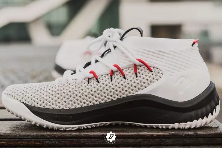 库里4球鞋评测,乔丹苍龙4球鞋测评