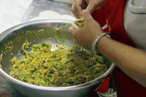 代购界的黑马！星火路新开了一家挤破头才能买到的烧饼！