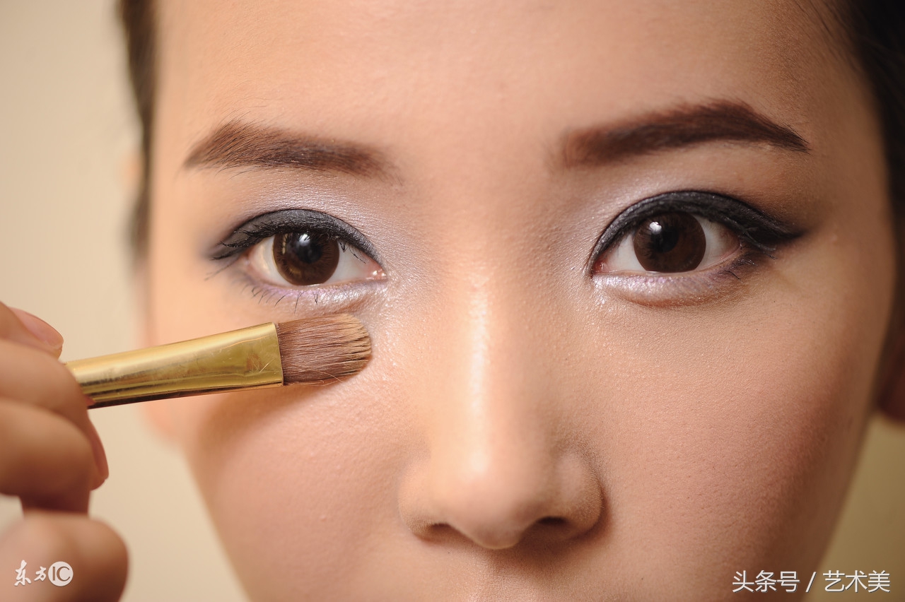 怎么去除眼袋和黑眼圈最快方法,怎样去除眼袋和黑眼圈自然方法