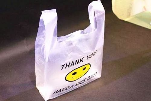 收纳衣服塑料袋技巧,家庭塑料袋怎么收纳