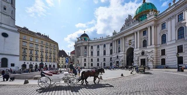 听蓝色多瑙河想到的情景,听了那么多年的青花瓷