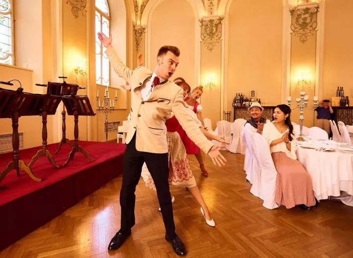 听蓝色多瑙河想到的情景,听了那么多年的青花瓷