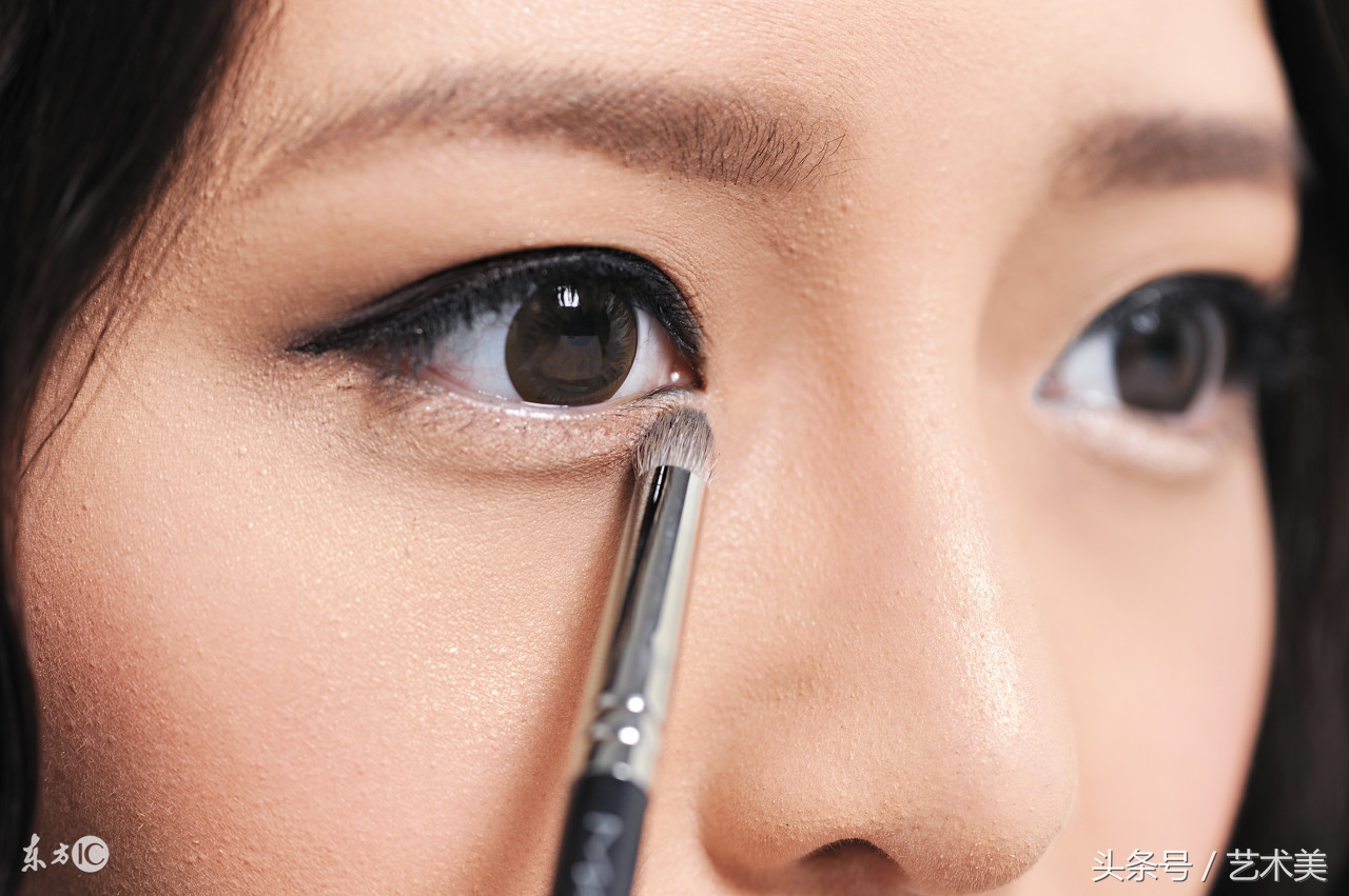 怎么去除眼袋和黑眼圈最快方法,怎样去除眼袋和黑眼圈自然方法