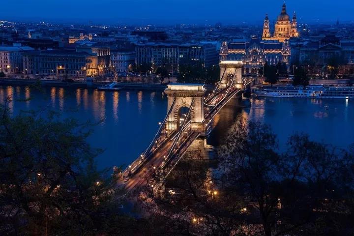 听蓝色多瑙河想到的情景,听了那么多年的青花瓷