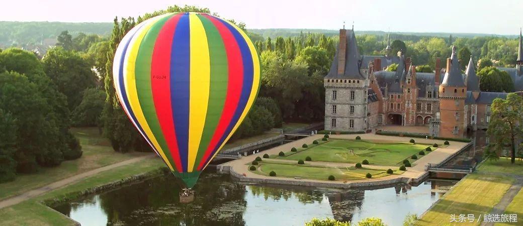 上帝视角看巴黎,从美学角度赏析巴黎圣母院名著