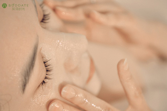 还在抱怨孕期肌肤黯黄?Pls看看范爷家的冰箱就知道差距在哪了!