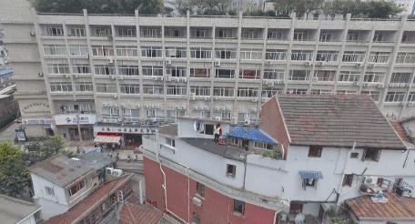 每个人都应该住的更好!25㎡最窄处只有0.2m的奇葩纸片屋