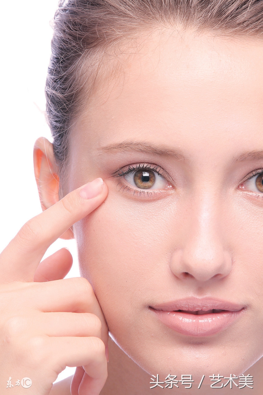 怎么去除眼袋和黑眼圈最快方法,怎样去除眼袋和黑眼圈自然方法