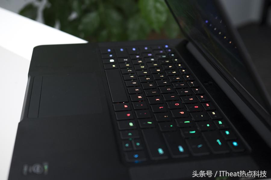 雷蛇灵刃轻薄游戏本,雷蛇新款灵刃游戏本