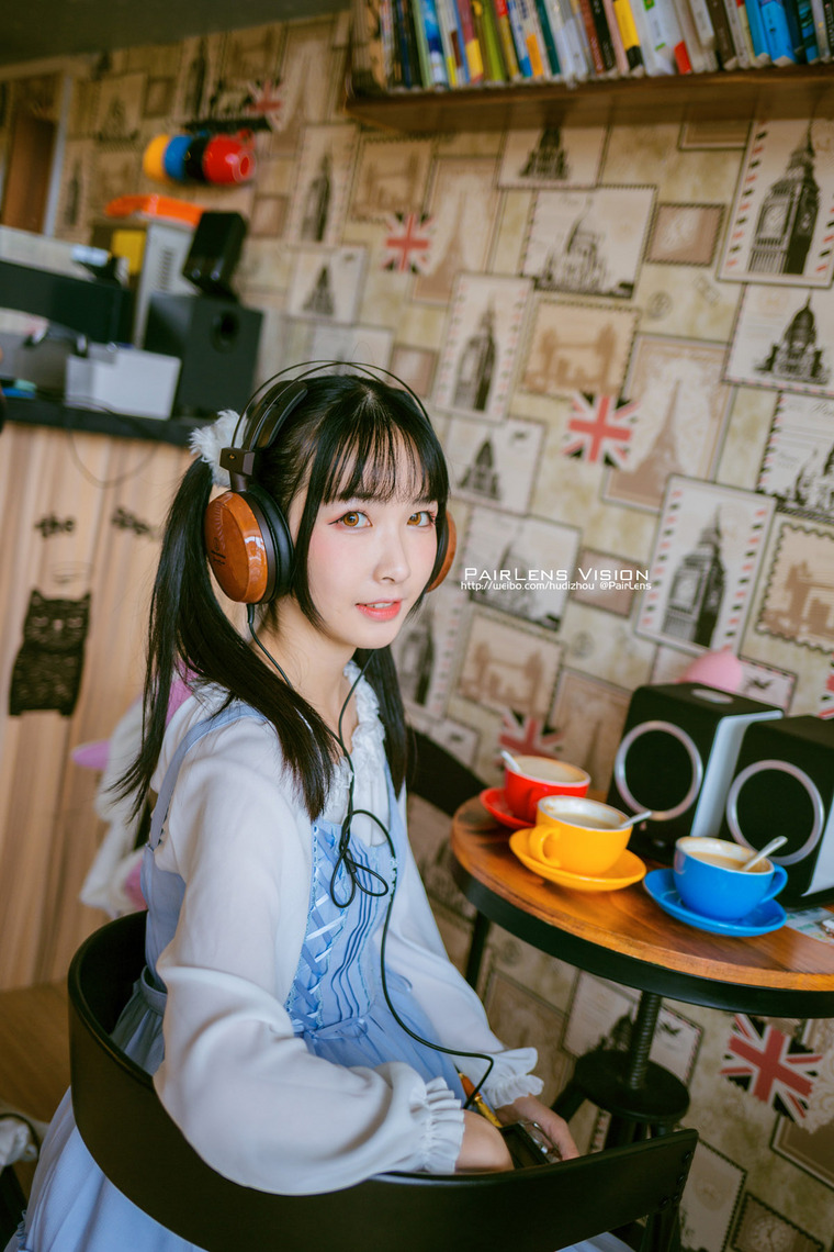 美少女与FeniksAudioEssence音箱的不经意邂逅