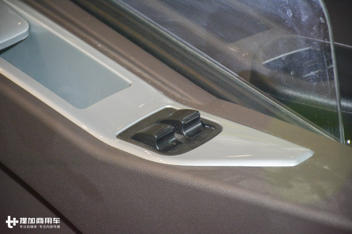 新款乘龙h5v牵引车报价,中长途重卡