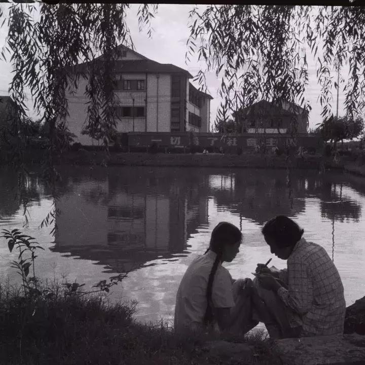 重返母校80后的回忆,重返六十年前的母校