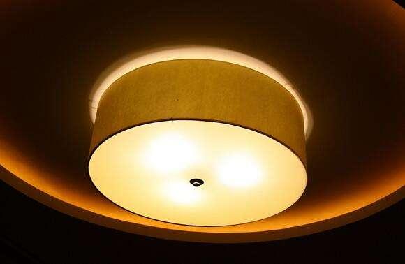 吸顶灯就剩一种颜色了怎么修,吸顶灯坏怎么修