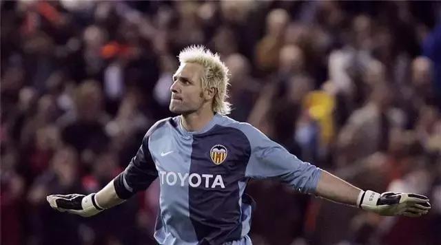 足球场上让人感动的瞬间,足球因为受伤让人意难平的球星