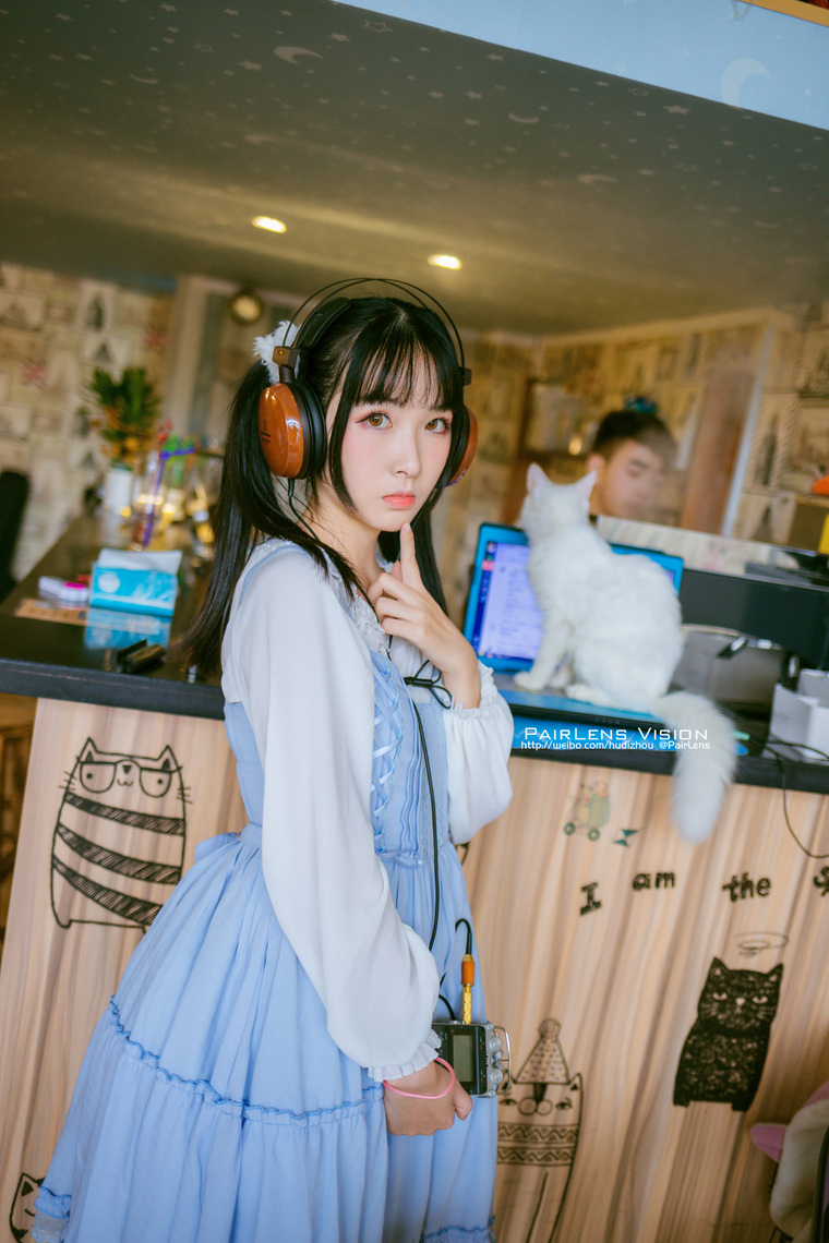 美少女与FeniksAudioEssence音箱的不经意邂逅