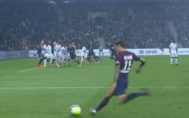 内马尔给姆巴佩的三个单刀,巴黎圣日耳曼有人给内马尔传球吗