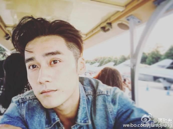 他有人鱼线和八块肌，却说：我不想露给你们看！