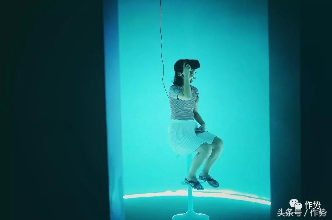 他有人鱼线和八块肌，却说：我不想露给你们看！